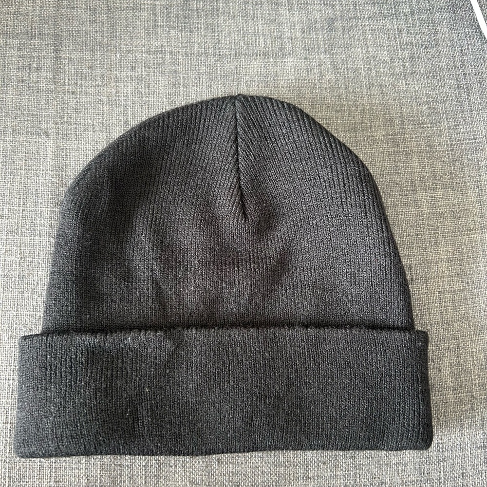 Aritzia - Main character Black Knit Beanie/toque
